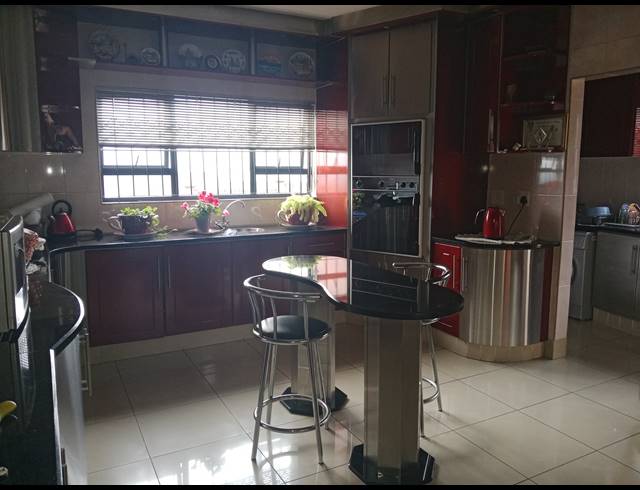 4 BEDROOM FREEHOLD FOR SALE IN HAYFIELDS